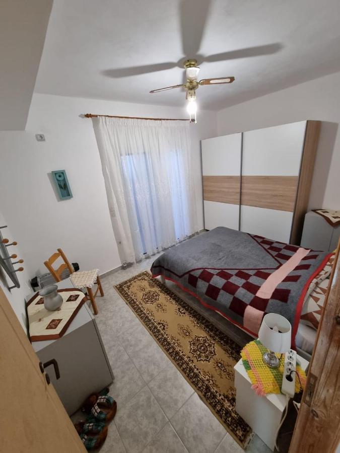 Lirika'S Airport House Apartment Artemida  Exterior photo